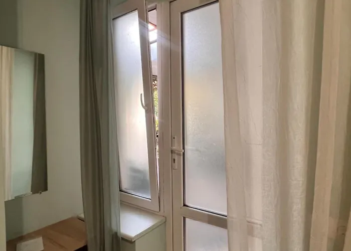 м.арнаутская 33 *